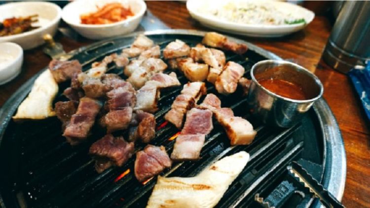 Du lịch đảo Jeju - món thịt heo đen nướng