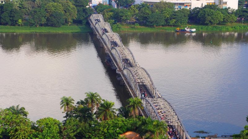 Viet Nam's traveling destinations - Trang Tien Bridge